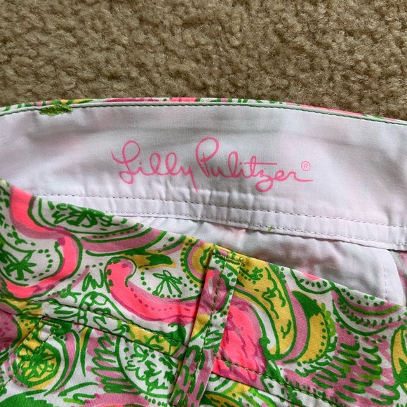 Lilly Pulitzer Walsh Short - Size 6 - Picture 3 of 8